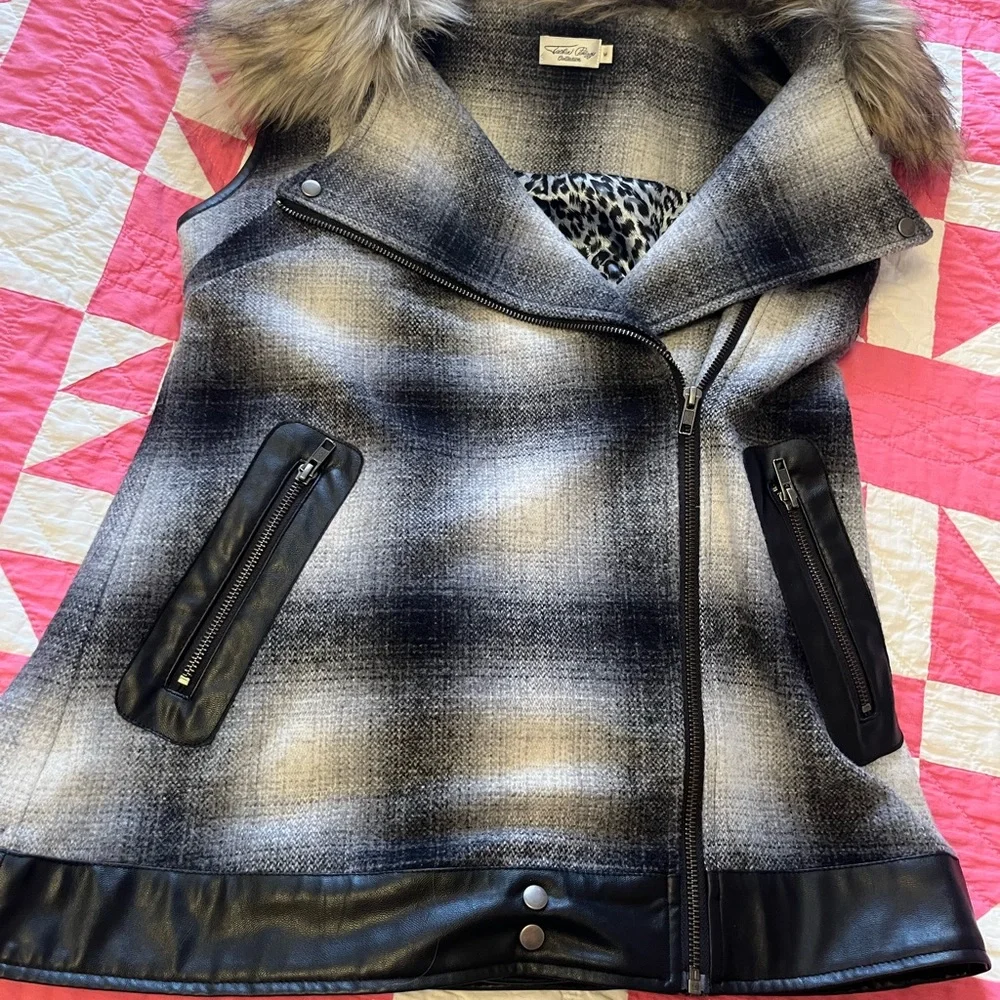 Women's Black and Gray Plaid Vest with Faux Fur Collar - Picture 2 of 4